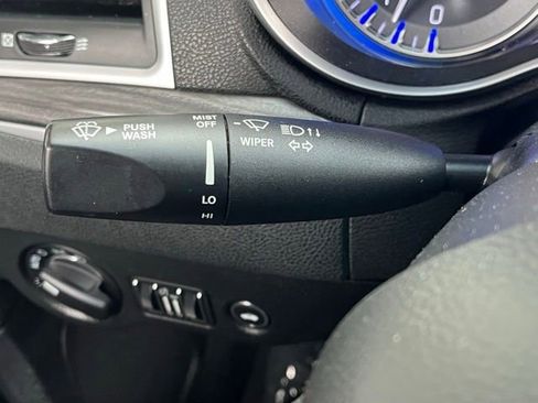 Used 2022 Chrysler 300 Touring w/ Sport Appearance Package image 36