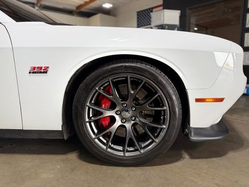Used 2016 Dodge Challenger SRT w/ Technology Group image 3