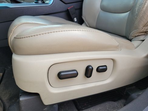 Used 2013 Ford Explorer XLT image 3