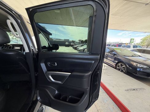 Used 2017 Nissan Titan PRO-4X AWD/4WD image 17