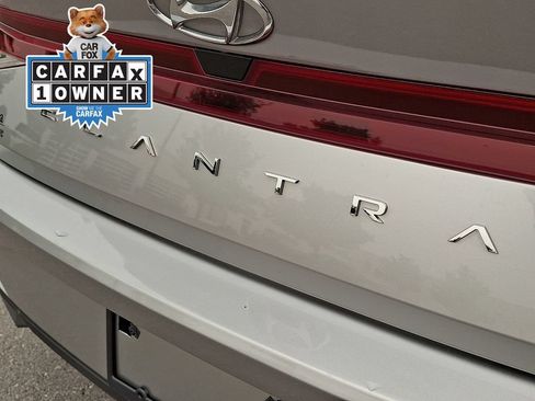 Used 2021 Hyundai Elantra SE FWD image 28