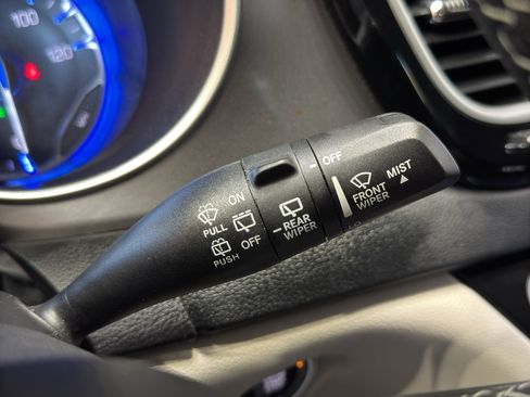 Used 2023 Chrysler Pacifica Touring-L image 28