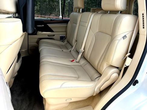 Used 2020 Lexus LX 570 4WD w/ Luxury Package image 20