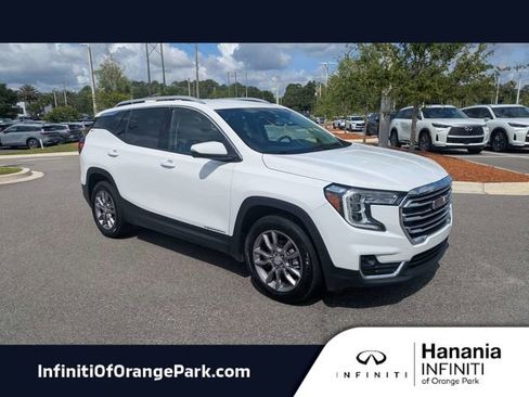 Used 2024 GMC Terrain SLT FWD image 1