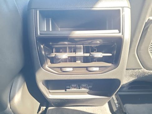 Used 2023 Jeep Grand Cherokee Laredo X AWD/4WD image 29