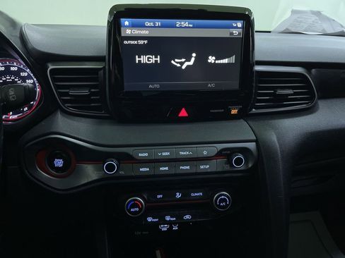 Used 2020 Hyundai Veloster Turbo image 23