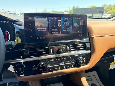 New 2026 Nissan Pathfinder Platinum AWD/4WD image 17