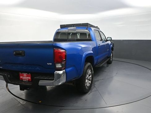 Used 2018 Toyota Tacoma SR5 AWD/4WD image 8