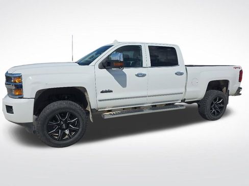 Used 2016 Chevrolet Silverado 2500 High Country w/ High Country Premium Package AWD/4WD image 3