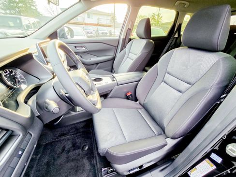 Used 2025 Nissan Rogue SV image 24