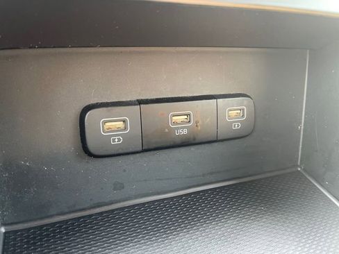 Used 2024 Kia Carnival LX FWD image 35