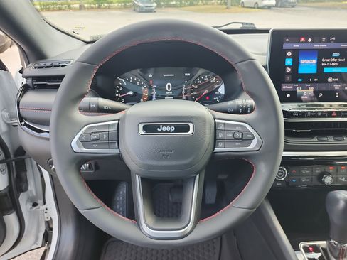 Used 2023 Jeep Compass Trailhawk AWD/4WD image 10