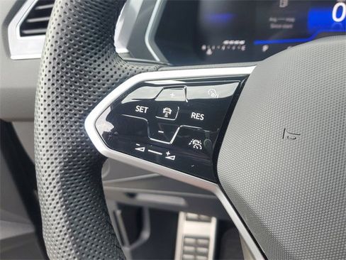Certified 2024 Volkswagen Tiguan SE R-Line image 27