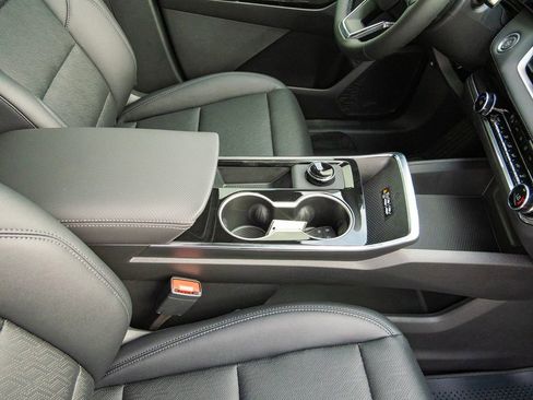 New 2026 Chevrolet Equinox LT w/ Convenience Package II image 17