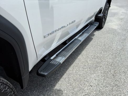 Used 2025 GMC Sierra 2500 Denali w/ Denali Reserve Package AWD/4WD image 12