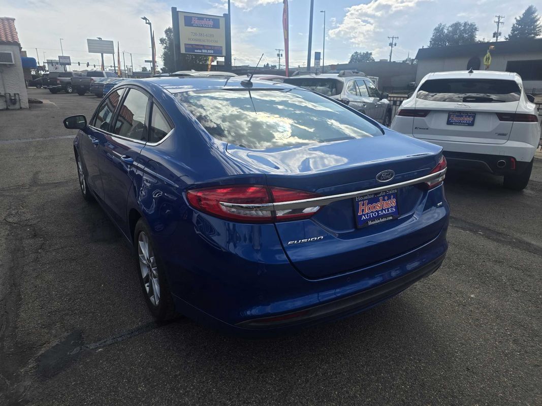 Used 2017 Ford Fusion SE FWD image 11