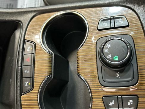 Used 2022 GMC Acadia SLE w/ Driver Convenience Package AWD/4WD image 7