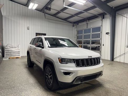 Used 2018 Jeep Grand Cherokee Limited image 18