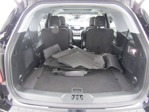 Used 2023 Ford Explorer XLT w/ Equipment Group 202A image 7