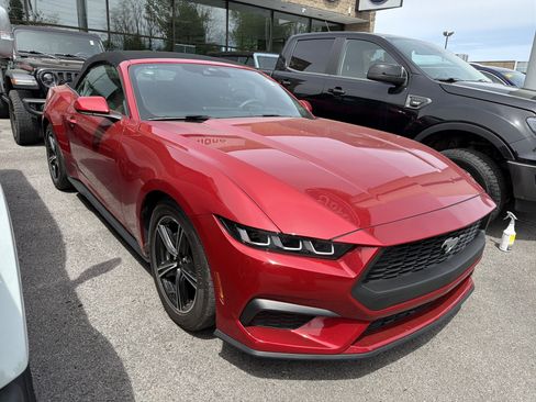 Used 2024 Ford Mustang Convertible RWD image 7