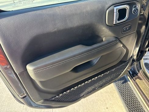 Used 2022 Jeep Wrangler Unlimited Sahara w/ Cold Weather Group image 17