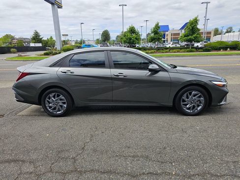 Used 2024 Hyundai Elantra SEL FWD image 4