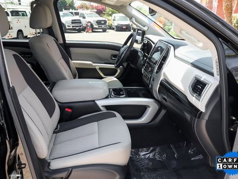Used 2020 Nissan Titan SV w/ SV Convenience Package image 40