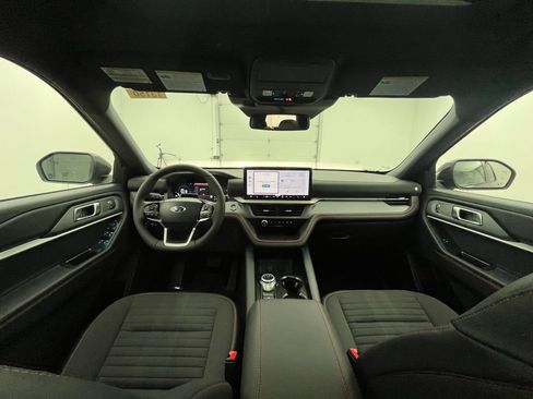 New 2026 Ford Explorer ST-Line w/ ST-Line Street Pack AWD/4WD image 4