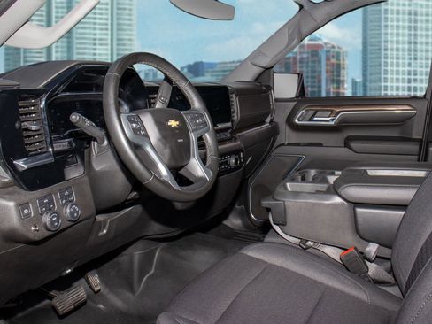 Used 2023 Chevrolet Silverado 1500 LT w/ Protection Package image 5