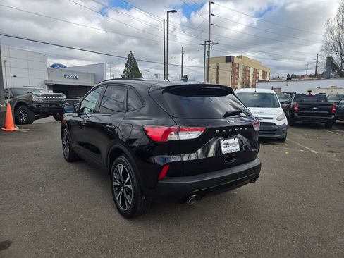 Used 2022 Ford Escape SE w/ SE Sport Appearance Package image 7
