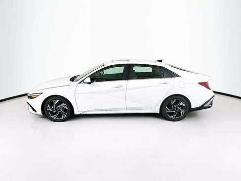 Used 2025 Hyundai Elantra SEL image 4