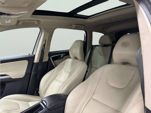 Used 2016 Volvo XC60 T5 Premier w/ Proximity Package FWD image 17