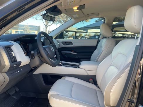 New 2026 Nissan Pathfinder SL AWD/4WD image 15