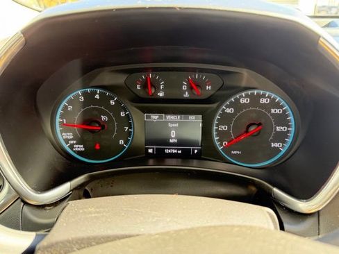 Used 2018 Chevrolet Equinox LT image 8