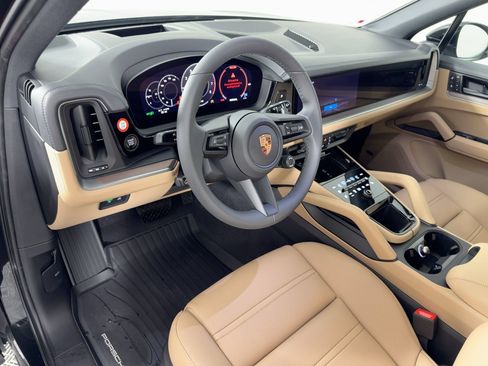 Certified 2026 Porsche Cayenne AWD/4WD image 4