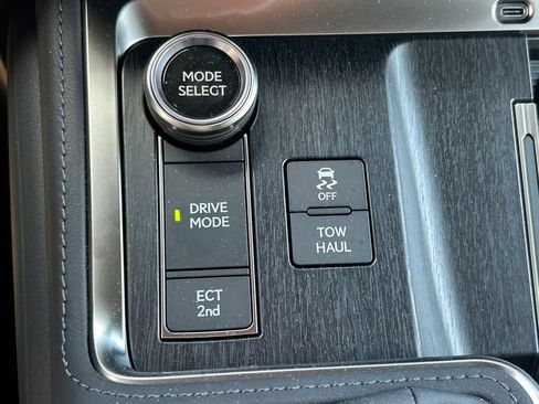 Used 2026 Lexus GX 550 w/ Accessory Package (2T) AWD/4WD image 38