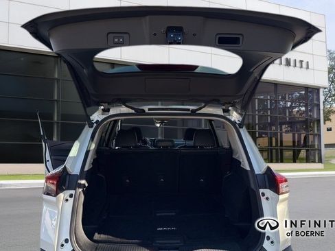 Used 2023 Nissan Rogue Platinum image 34