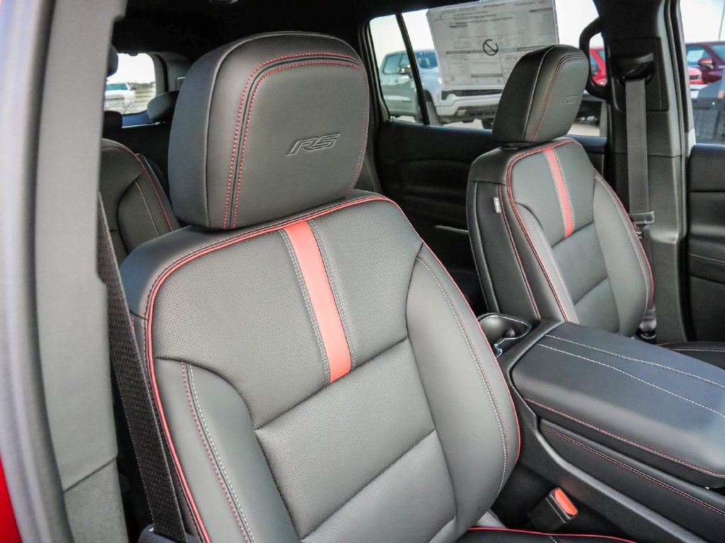 New 2027 Chevrolet Traverse RS w/ LPO, Floor Liner Package FWD image 18