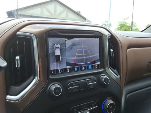 Used 2021 Chevrolet Silverado 2500 High Country w/ Z71 Off-Road Package AWD/4WD image 16
