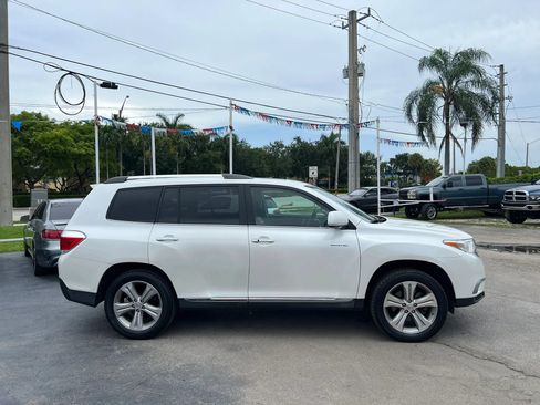 Used 2012 Toyota Highlander Limited w/ Tow Pkg FWD image 3