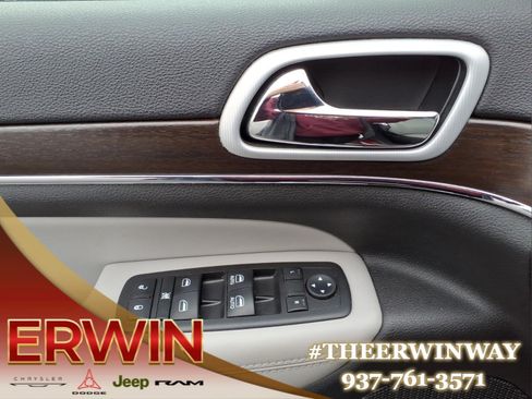 Used 2018 Jeep Grand Cherokee Limited AWD/4WD image 11