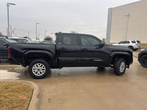 Used 2025 Toyota Tacoma SR5 image 3