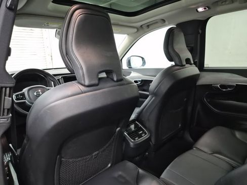 Used 2022 Volvo XC90 T5 Momentum w/ Climate Package image 16