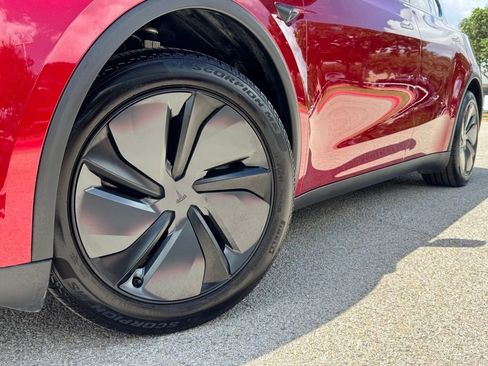 Used 2026 Tesla Model Y 2WD image 2