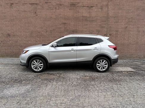 Used 2017 Nissan Rogue Sport SV w/ SV Premium Package AWD/4WD image 2