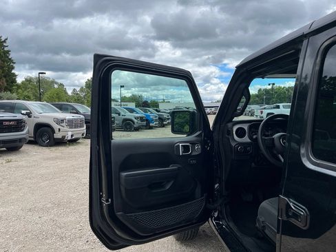 Used 2024 Jeep Wrangler Unlimited Sport AWD/4WD image 15