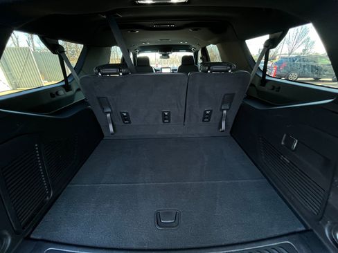 Used 2024 Chevrolet Suburban LT image 46