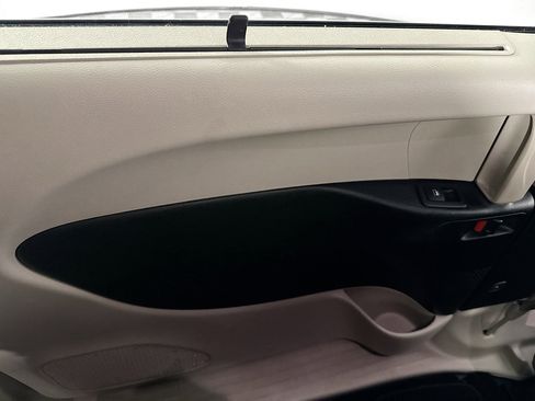 Used 2024 Chrysler Pacifica Touring-L FWD image 25
