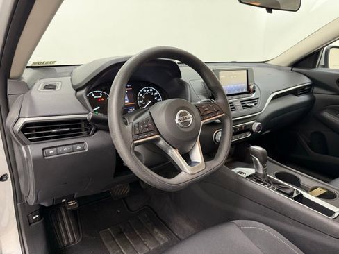 Used 2022 Nissan Altima 2.5 S FWD image 13