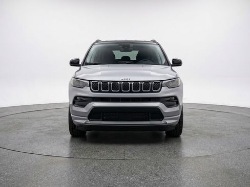 Used 2025 Jeep Compass Limited AWD/4WD image 2